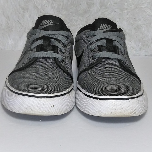 Nike Toki Grey & Black low profile sneakers - Picture 4 of 7